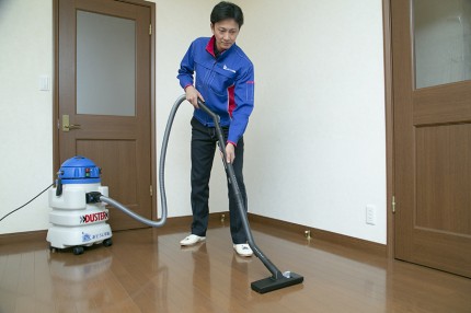 部屋まわり（拭きあげ・掃除機かけ）